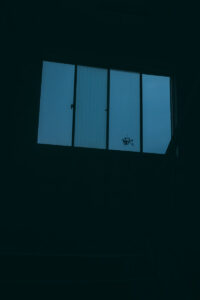 夜の窓