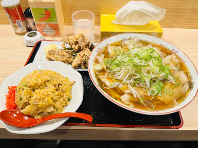 ラーメンとチャーハンと唐揚げ