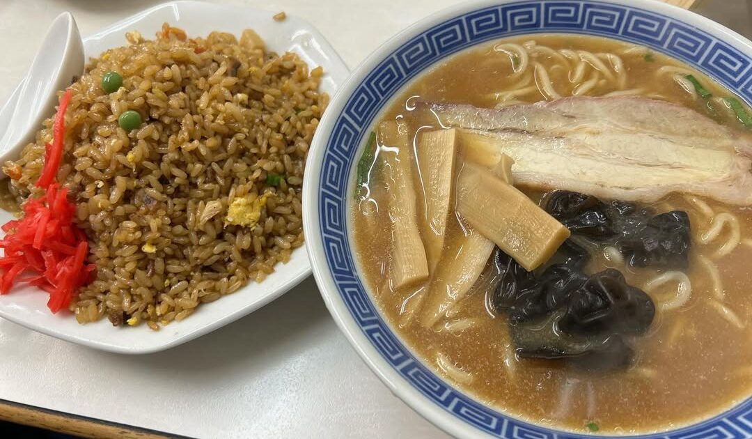 大貫本店のラーメンと焼きめし