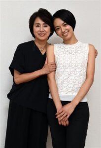 朝加真由美と娘・手塚真生