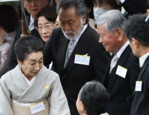 園遊会に出演した北大路欣也と妻・古屋祥子