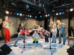 今拓哉の三味線演奏写真