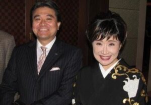 小林幸子と林明男の２ショット写真