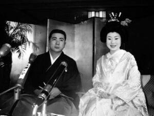 勝新太郎と中村玉緒の結婚写真