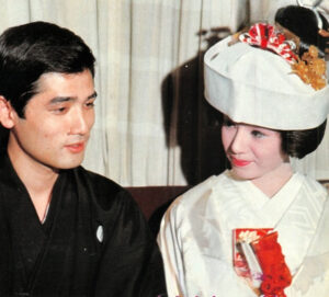 細川俊之と小川眞由美の結婚写真