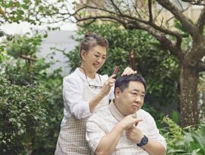 映画「梅切らぬバカ」のポスター